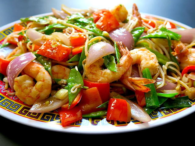 Shrimp Chow Mein - Tallarin Saltado de Camarones.