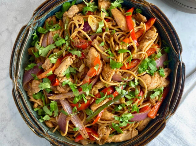 Vegetable Chow Mein - Tallarin Saltado de Vegetales.